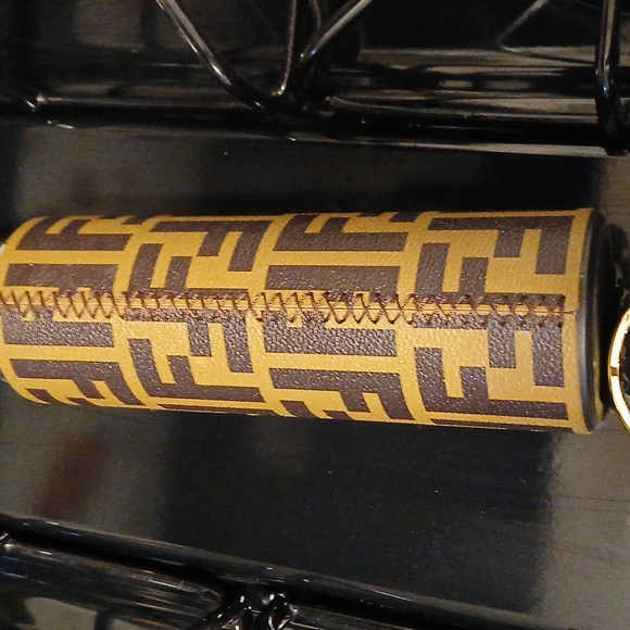 Fendi Black and Gold Coffee Thermos - Picture 6 of 6